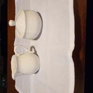 White Ceramic Suger & Creamer Set